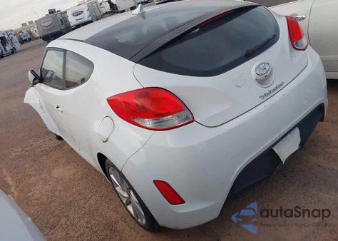2016 Hyundai Veloster z USA, uszkodzony, nr VIN KMHTC6AD1GU288392